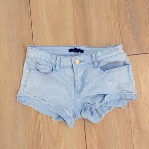 Hot shorts with cute pockets 💙